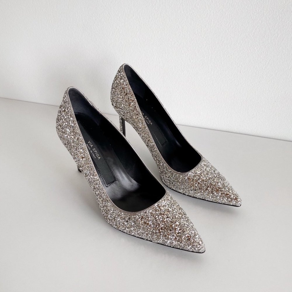 - SOLD - Via Spiga woman’s Nicole 3 Glitter Pumps Silver